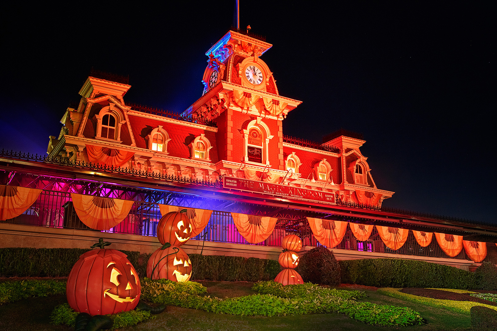 Disney Photography, Disney World Photography, Disneyland Photography, Disney Photos, Disney Pictures, Walt Disney World, The Magic Kingdom, Walt Disney, Mickey Mouse, Orlando, Florida, Theme Park,  Main Street Train Station